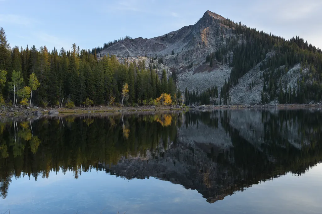 Jughandle Mountain reflected in Louie Lake