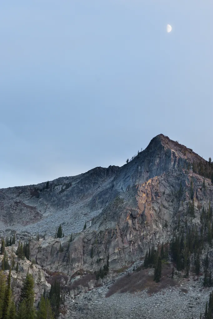 Gibbous moon above Jughandle Mountain