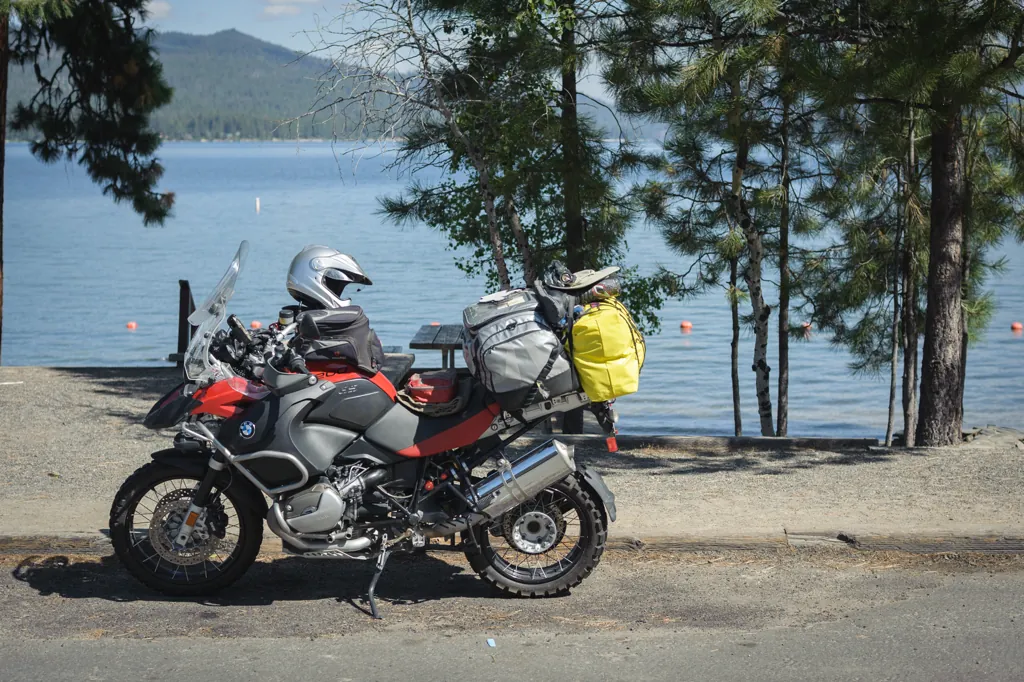 Rest stop along Payette Lake in McCall
