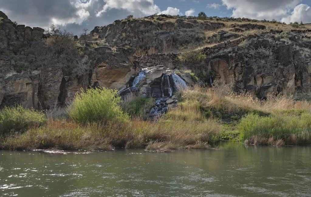 Warm pools above the river