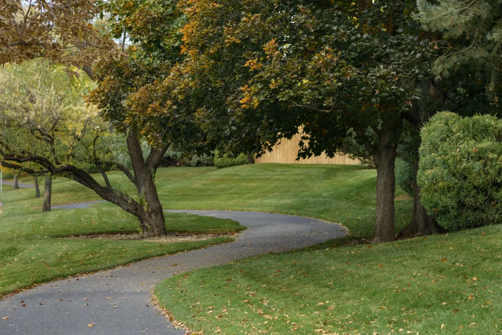 Along Parkcenter